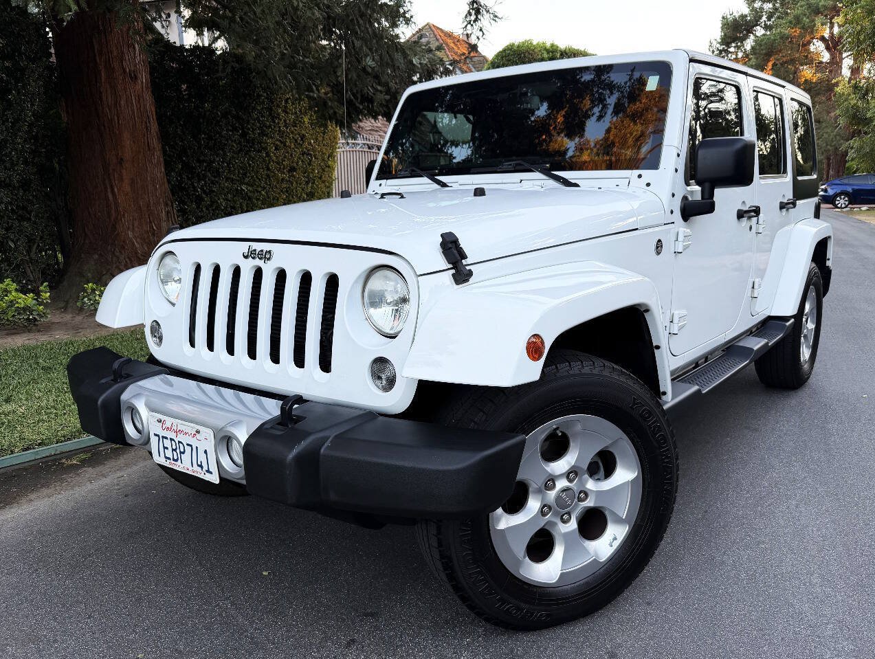 Used 2014 Jeep Wrangler Unlimited Sahara w/ Connectivity Group AWD/4WD image 2