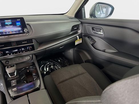 Certified 2026 Nissan Rogue SV FWD image 22