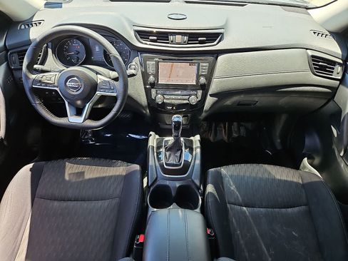 Used 2018 Nissan Rogue SV w/ Premium Package FWD image 26