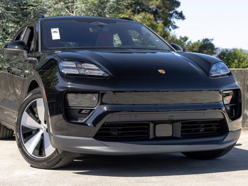 New 2026 Porsche Macan 4 Electric AWD/4WD image 9