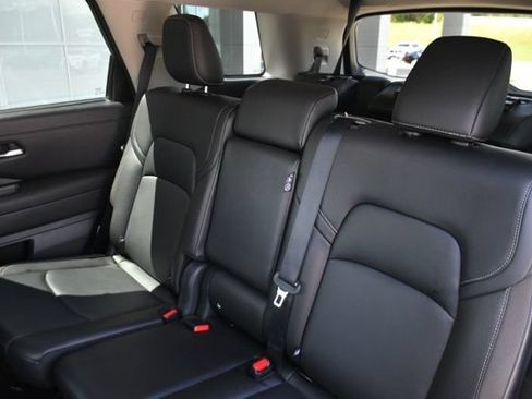 Used 2023 Nissan Pathfinder SL w/ Lighting Package (N92) AWD/4WD image 16
