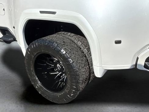 Used 2022 GMC Sierra 3500 Denali w/ Denali Ultimate Package image 38