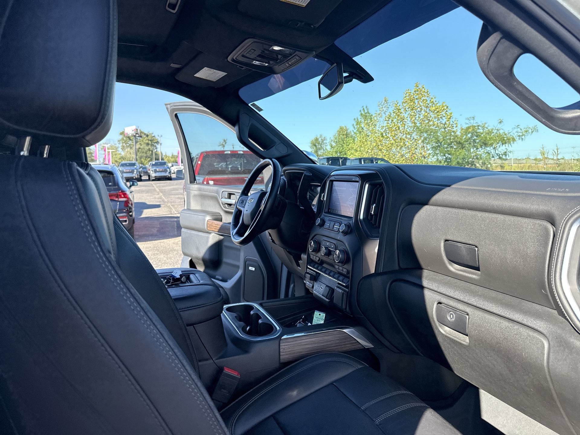 Used 2022 Chevrolet Silverado 2500 High Country AWD/4WD image 35