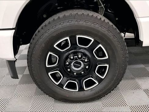 Used 2025 Ford F350 Platinum AWD/4WD image 10