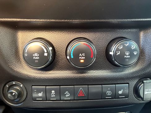 Used 2017 Jeep Wrangler Unlimited Rubicon w/ Connectivity Group AWD/4WD image 23