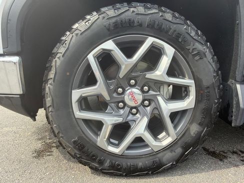 Used 2022 GMC Sierra 1500 SLT w/ SLT Premium Plus Package AWD/4WD image 21