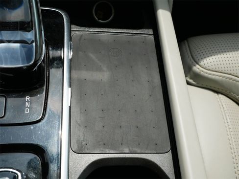 Used 2022 Volvo XC90 T8 Inscription image 25