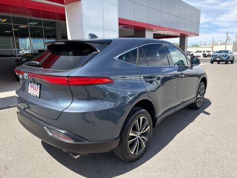 Used 2024 Toyota Venza LE AWD/4WD image 4