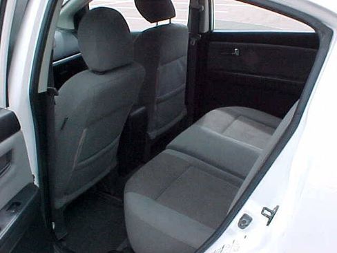 Used 2010 Nissan Sentra 2.0 SR FWD image 8