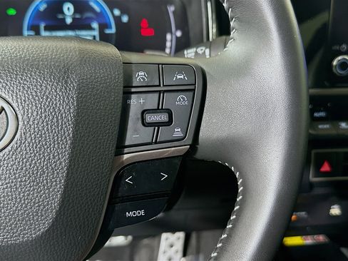 Used 2025 Toyota Camry SE FWD image 17