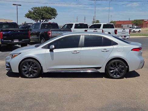 Used 2026 Toyota Corolla SE FWD image 2
