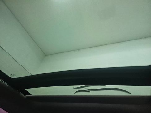 Used 2012 Hyundai Veloster w/ Tech Pkg image 16