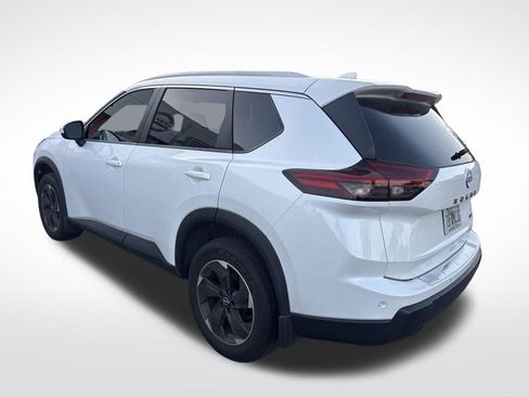 Certified 2025 Nissan Rogue SV w/ SV Premium Package AWD/4WD image 9