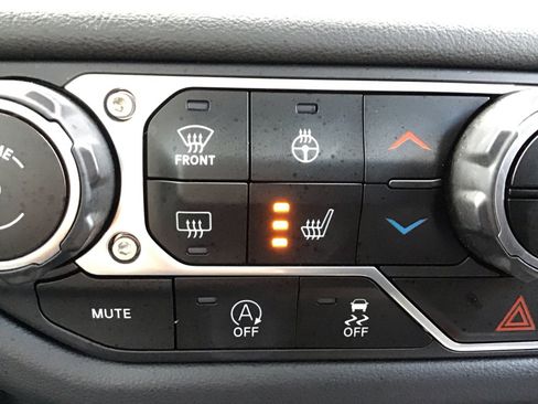 Used 2024 Jeep Gladiator Mojave AWD/4WD image 22