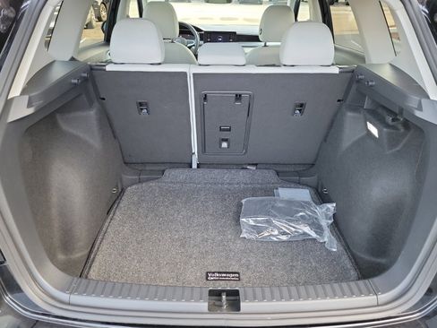 Certified 2025 Volkswagen Taos SE w/ Panoramic Sunroof Package image 19