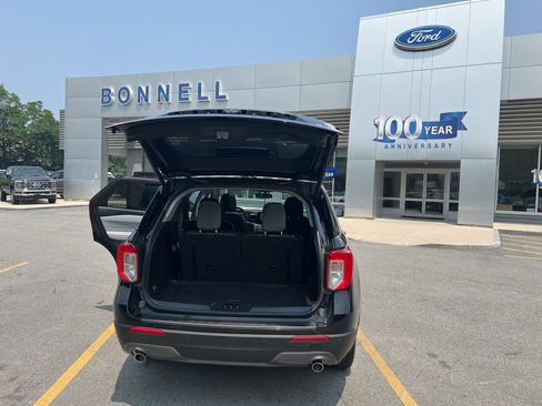 Used 2022 Ford Explorer XLT w/ Equipment Group 202A image 9