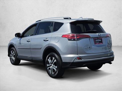 Used 2017 Toyota RAV4 LE FWD image 8