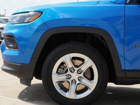 Used 2023 Jeep Compass Latitude AWD/4WD image 5