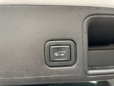 Used 2024 GMC Terrain SLT w/ Infotainment Package II image 46