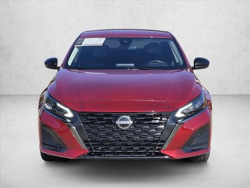 Used 2024 Nissan Altima 2.5 SR image 2