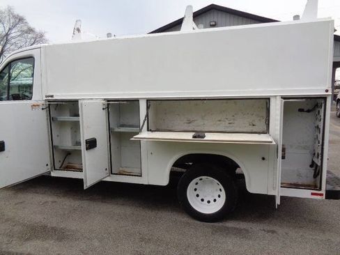 Used 2017 Ford Transit 350 138 DRW w/ Interior Upgrade Package image 26