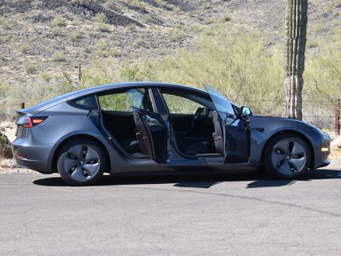 Used 2022 Tesla Model 3 Long Range AWD/4WD image 10