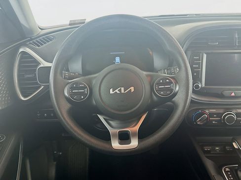 Used 2025 Kia Soul LX w/ LX Technology Package FWD image 18