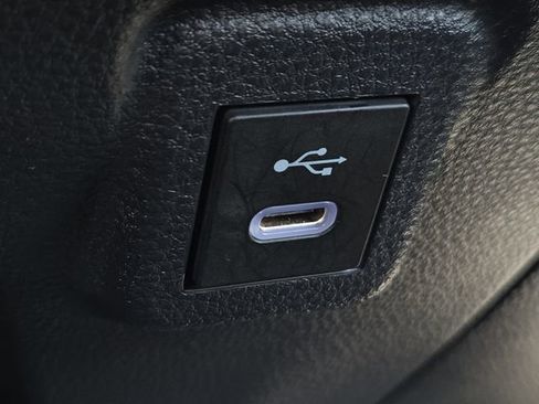 Used 2025 Toyota Corolla LE image 28