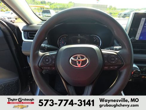Used 2024 Toyota RAV4 XLE AWD/4WD image 17