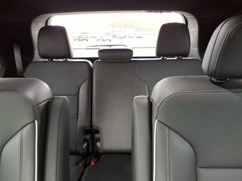 Used 2025 Buick Enclave Preferred image 13