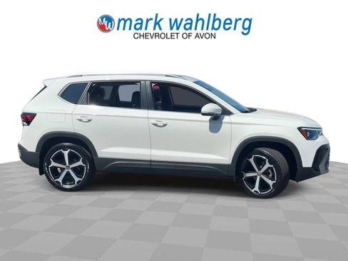Used 2025 Volkswagen Taos SEL AWD/4WD image 9