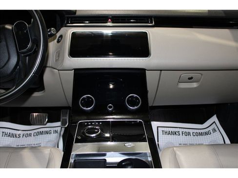Used 2019 Land Rover Range Rover Velar R-Dynamic SE image 16