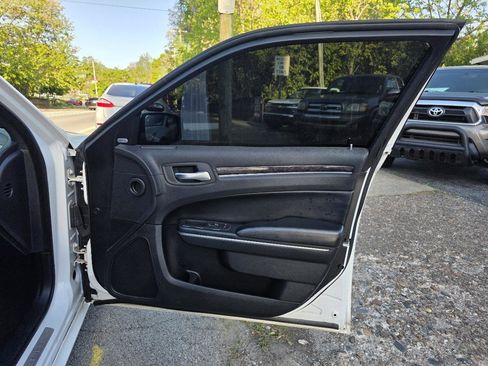 Used 2014 Chrysler 300 C image 40