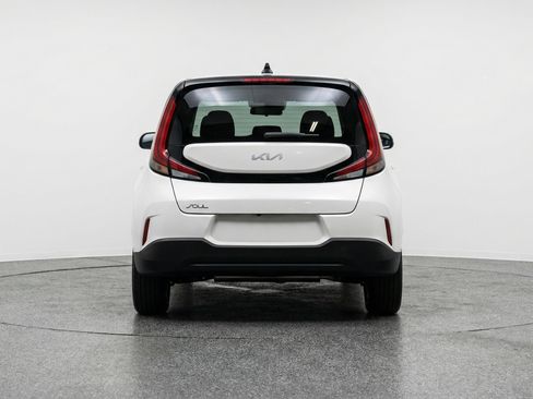 Used 2025 Kia Soul LX w/ LX Technology Package FWD image 7