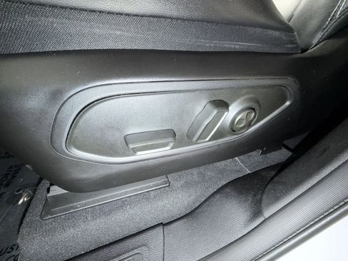 Used 2023 Jeep Grand Cherokee Limited w/ Black Appearance Package image 14