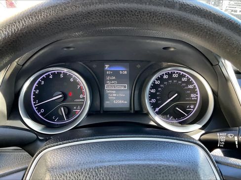 Used 2020 Toyota Camry LE FWD image 17