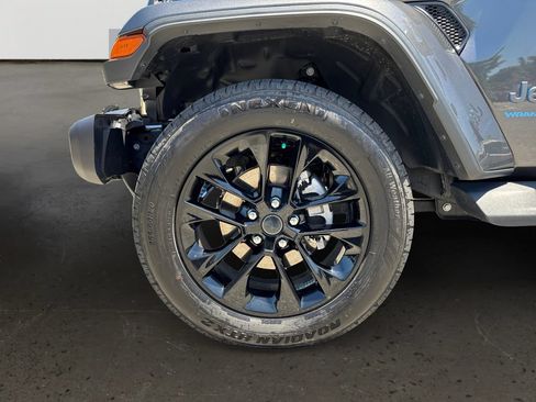Used 2025 Jeep Wrangler Unlimited Sahara AWD/4WD image 10