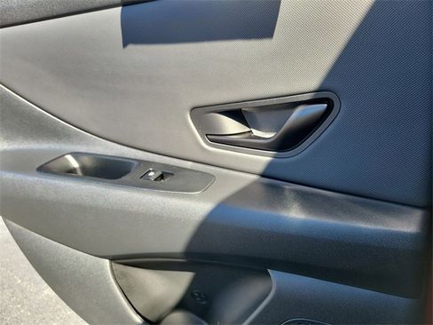 Used 2025 Hyundai Elantra Sport image 13