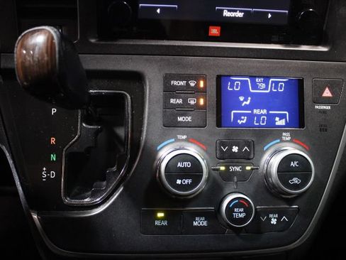 Used 2015 Toyota Sienna Limited Premium w/ Advanced Technology Package FWD image 33