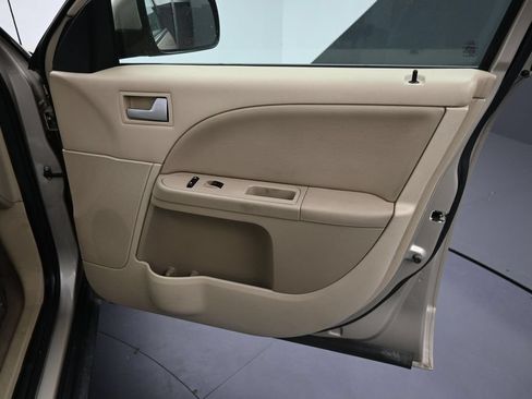 Used 2006 Ford Five Hundred SE FWD image 17