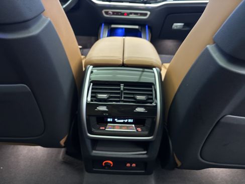 Used 2023 BMW X7 xDrive40i w/ M Sport Package image 28