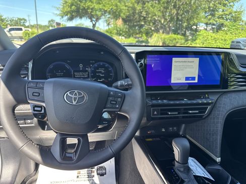 Used 2025 Toyota Camry XLE FWD image 16