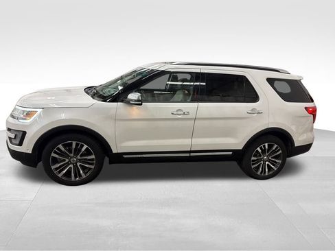 Used 2016 Ford Explorer Platinum image 2