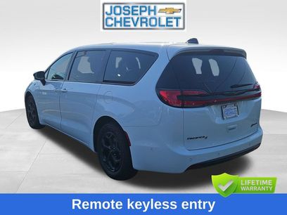 Used 2024 Chrysler Pacifica Limited