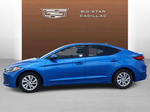 Used 2017 Hyundai Elantra SE FWD image 2