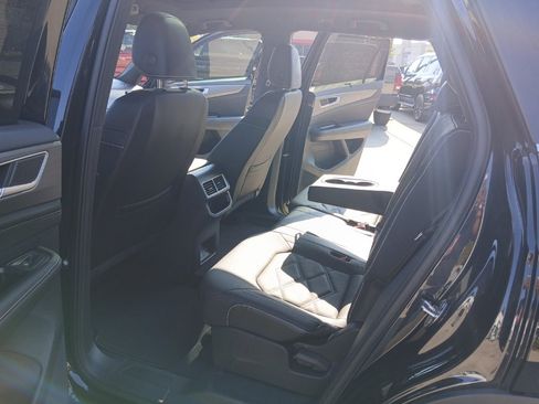 Certified 2024 Volkswagen Atlas Cross Sport SE AWD/4WD image 20