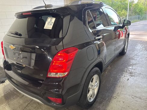 Used 2019 Chevrolet Trax LT w/ LT Convenience Package FWD image 3