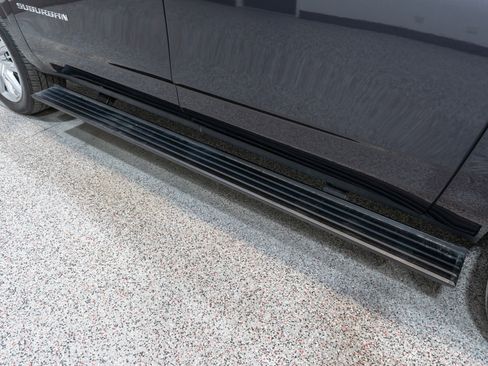 Used 2024 Chevrolet Suburban High Country image 11