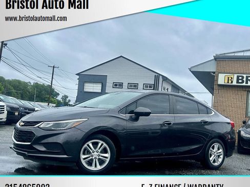 Used 2017 Chevrolet Cruze LT FWD image 1