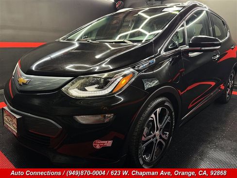 Used 2017 Chevrolet Bolt Premier w/ Driver Confidence II Package image 32
